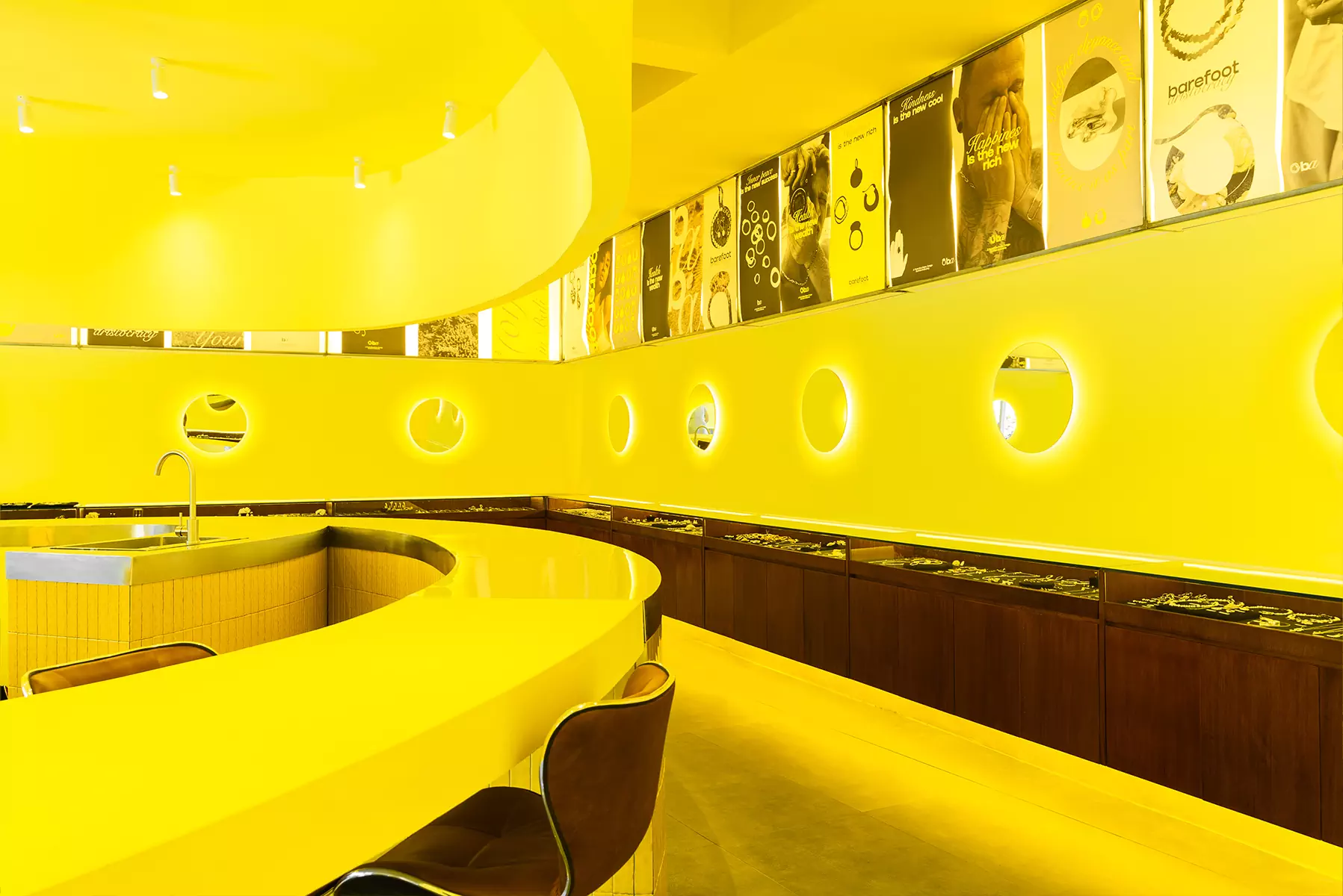 Всплеск цвета: красочный интерьер шоурума ювелирных украшений на Бали — проект Александры Бурмистровой