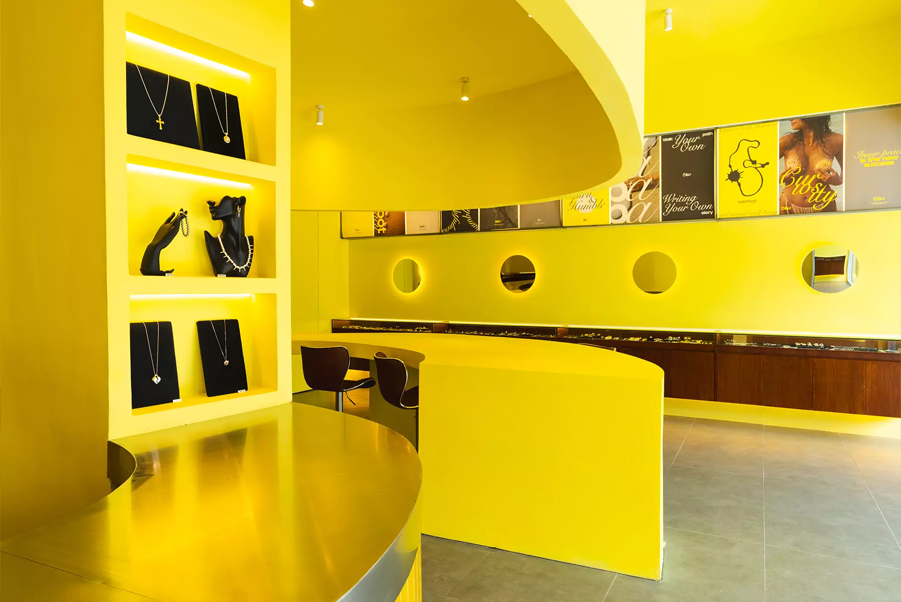 Всплеск цвета: красочный интерьер шоурума ювелирных украшений на Бали — проект Александры Бурмистровой