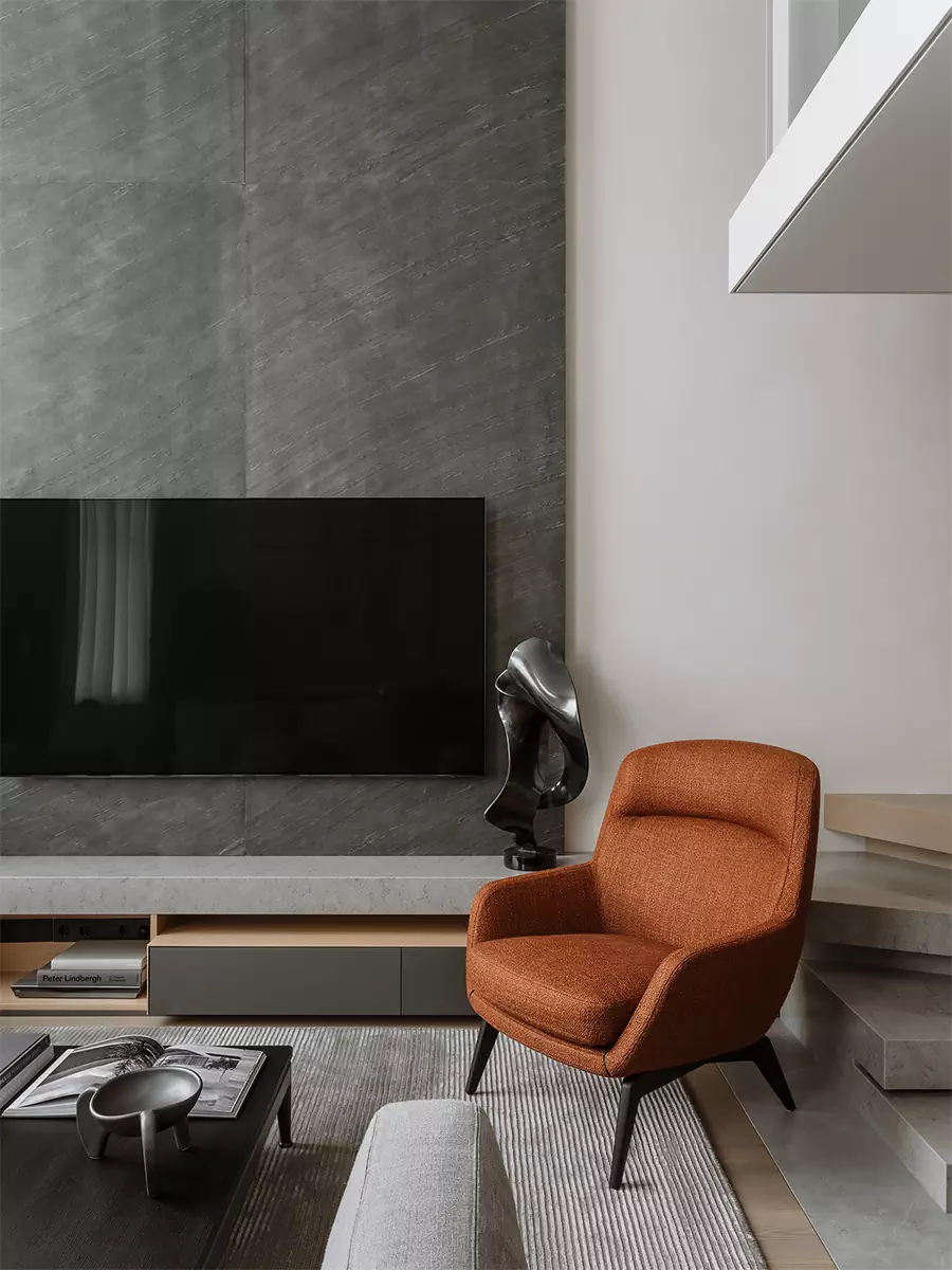 Четыре лестницы и комнаты со вторым светом в интерьере большой квартиры — проект Анастасии Ульяновой