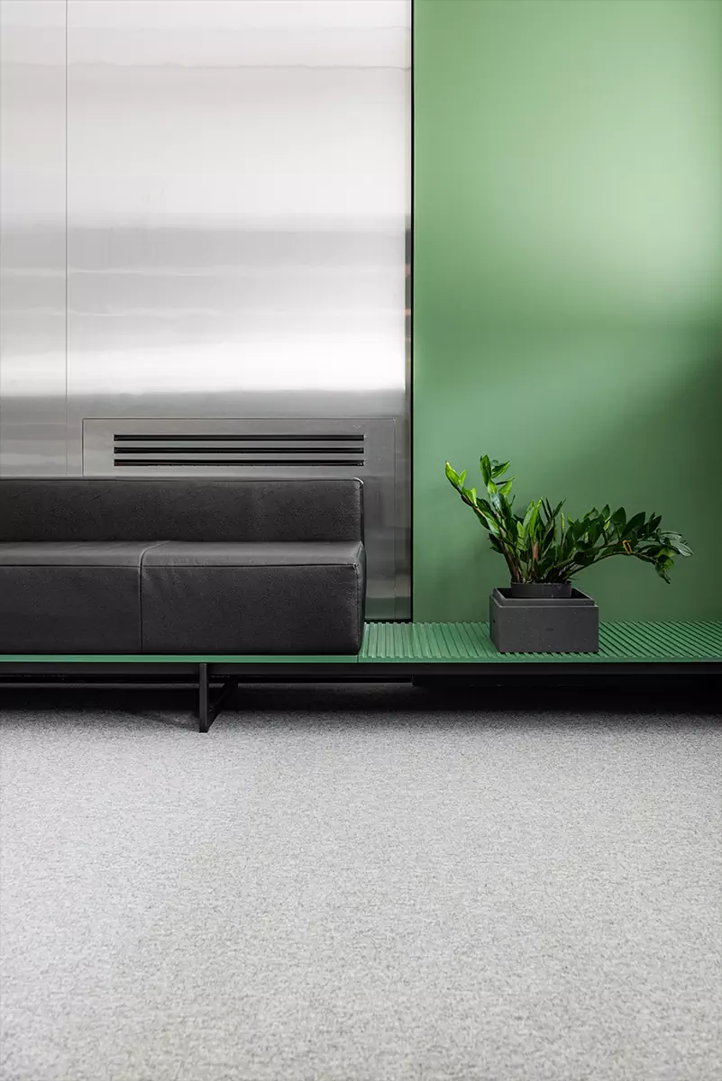 Четыре лестницы и комнаты со вторым светом в интерьере большой квартиры — проект Анастасии Ульяновой