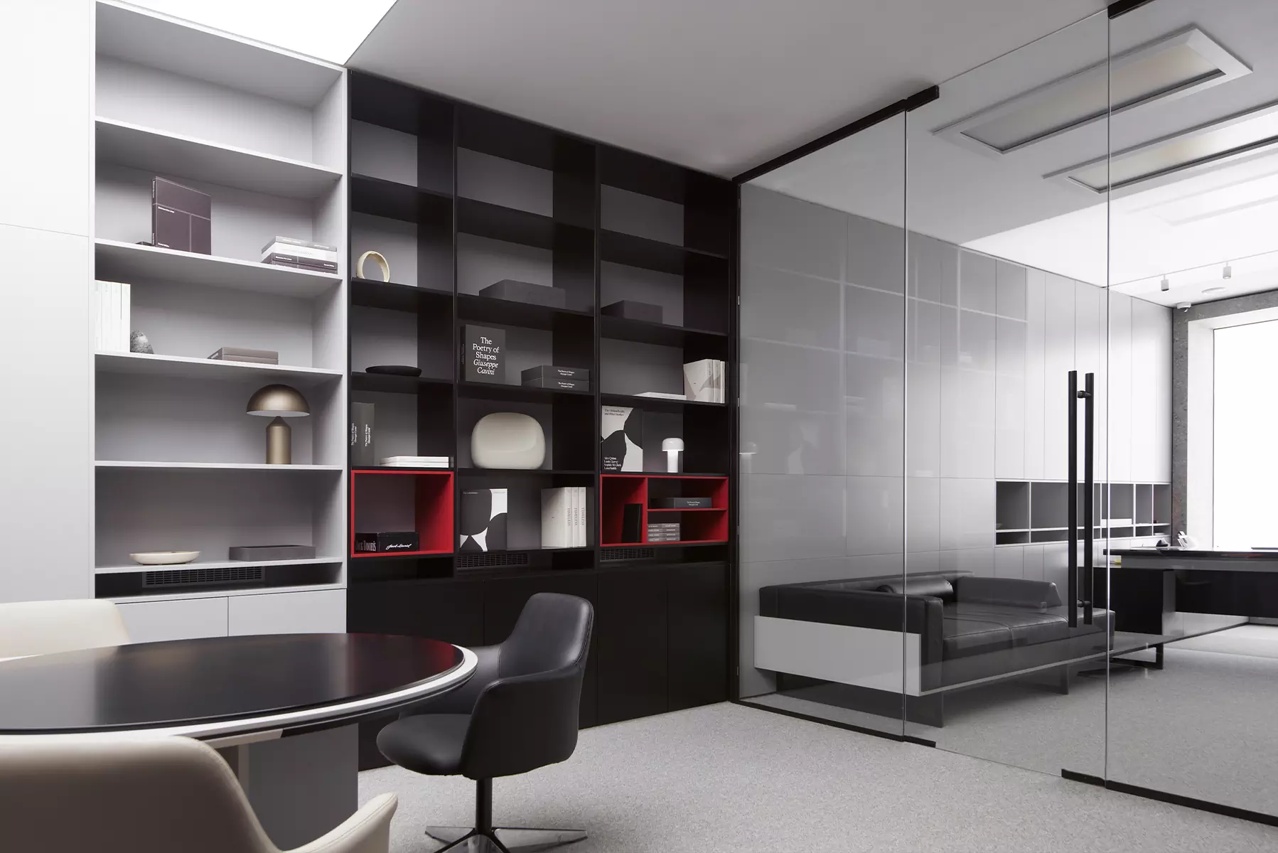 Четыре лестницы и комнаты со вторым светом в интерьере большой квартиры — проект Анастасии Ульяновой