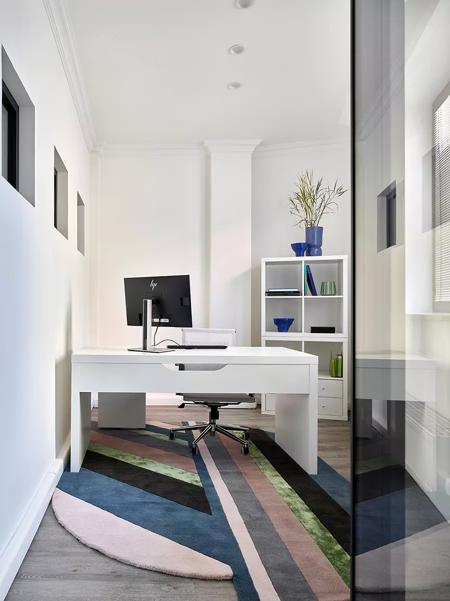 Фирменные цвета и паттерны в креативном интерьере офиса команды хореографического фестиваля — проект Екатерины Владимировой