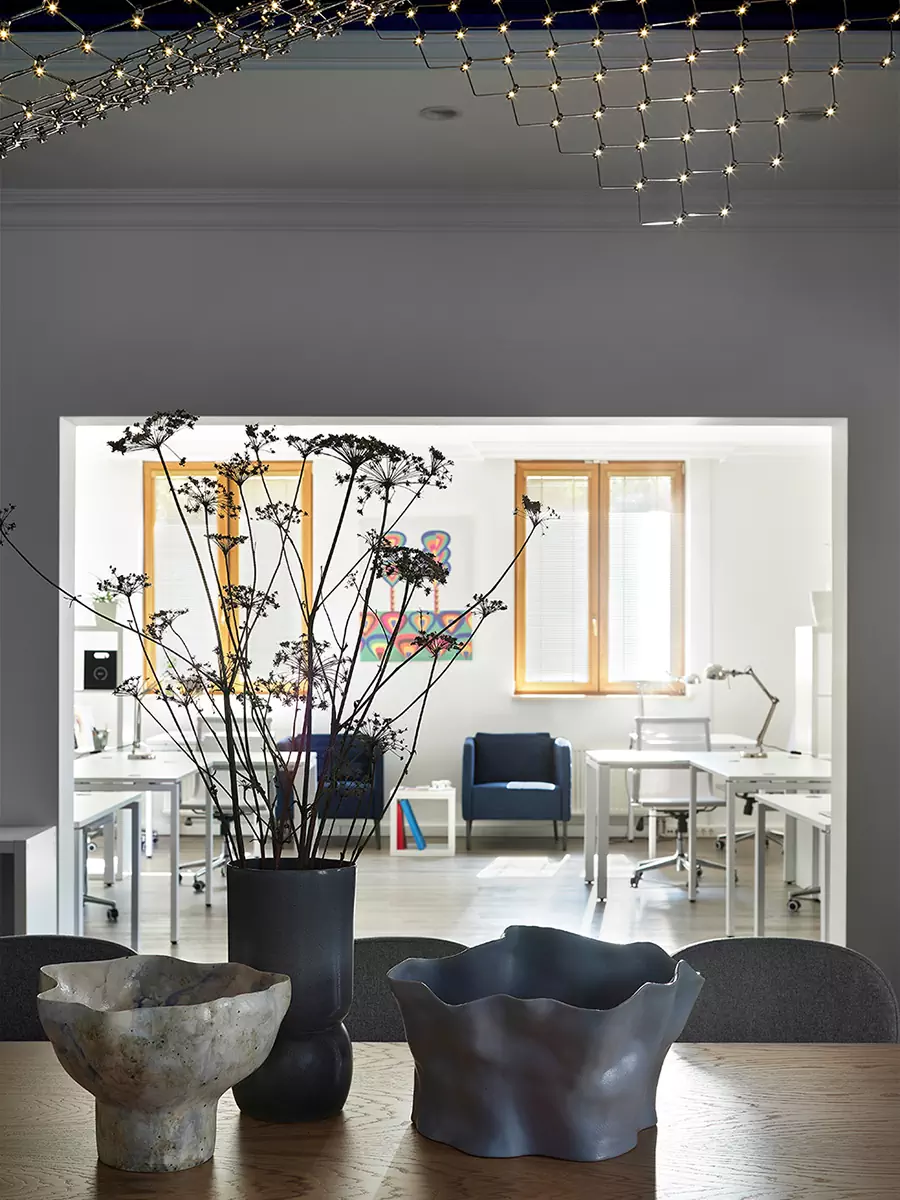 Фирменные цвета и паттерны в креативном интерьере офиса команды хореографического фестиваля — проект Екатерины Владимировой