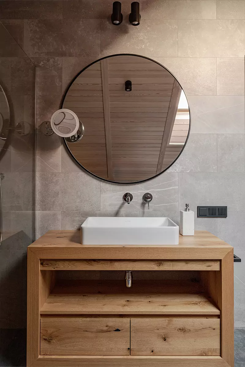 Воздушная лестница и микс теплых пород дерева в интерьере семейного дома в Беларуси — проект Игоря и Алёны Скаржевских