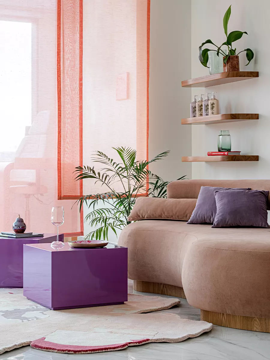 Цветные перегородки и мебель из ясеня в интерьере казанской студии маникюра — проект LR Design Atelier