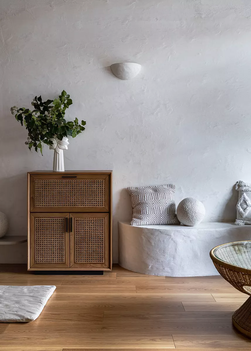 Обволакивающий интерьер студии йоги и медитации на юге России — проект архитектурного бюро «Симметрия»