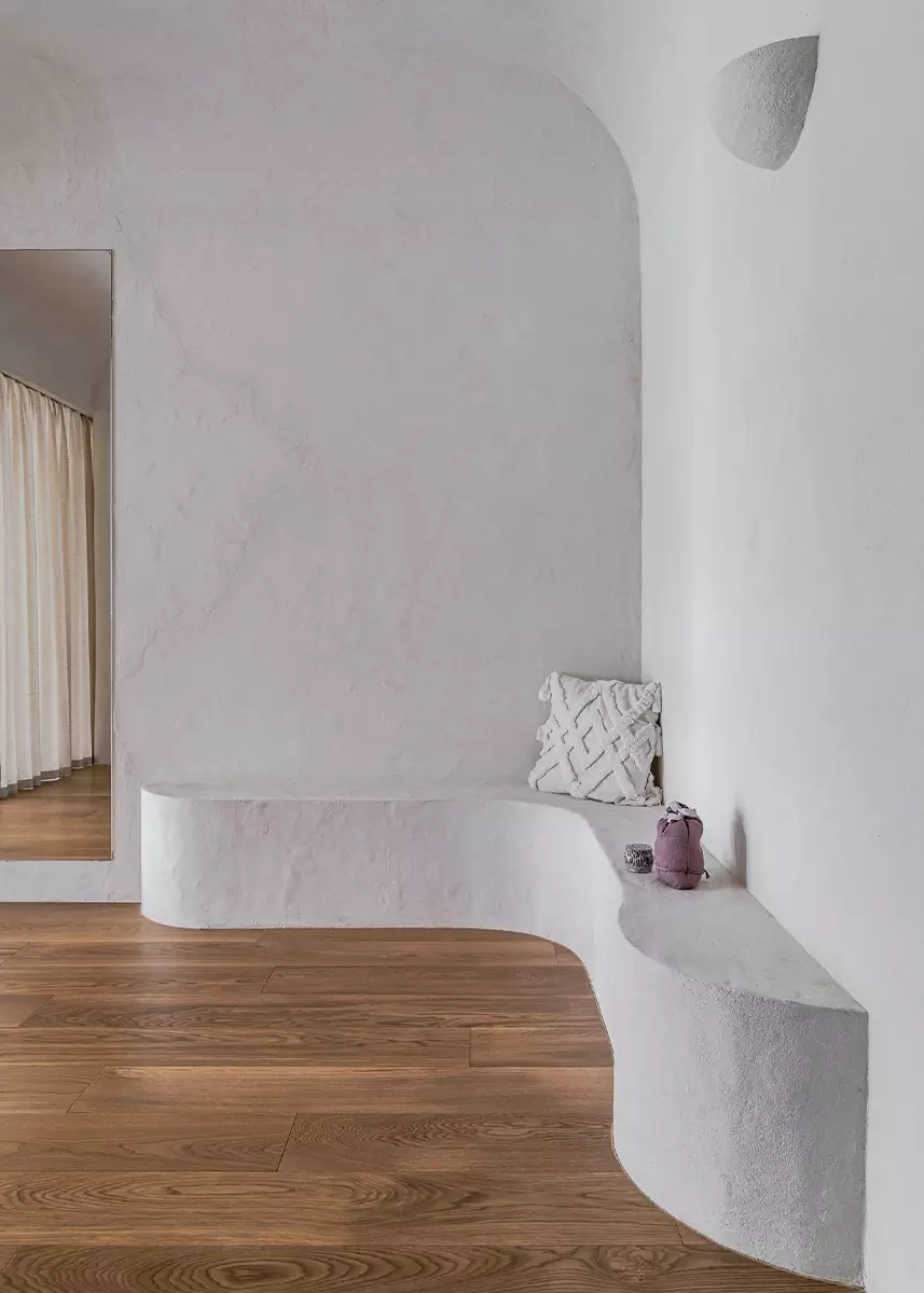 Обволакивающий интерьер студии йоги и медитации на юге России — проект архитектурного бюро «Симметрия»