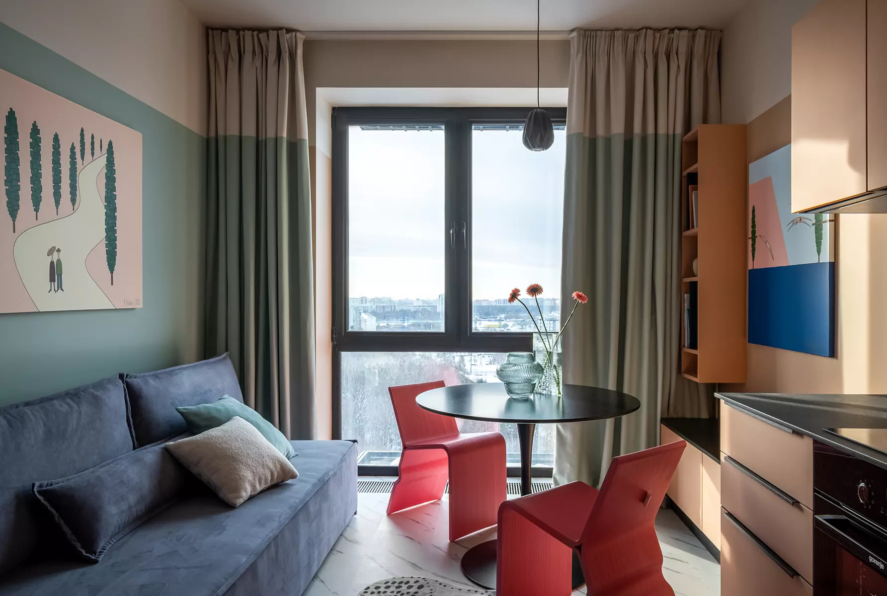 Пастельные тона и небанальные визуальные приемы в интерьере небольшой квартиры – проект Арт-студии «Мир»