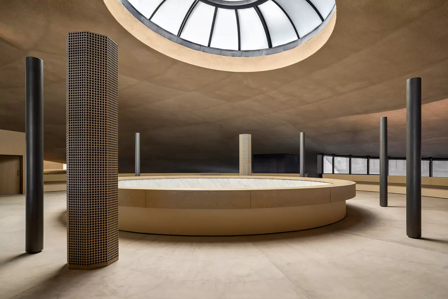 «Министерство магии»: многоуровневые лестницы в интерьере правительственного офиса в ОАЭ — проект Agata Kurzela Studio