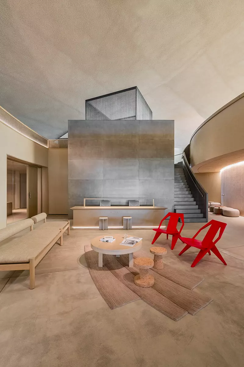 «Министерство магии»: многоуровневые лестницы в интерьере правительственного офиса в ОАЭ — проект Agata Kurzela Studio