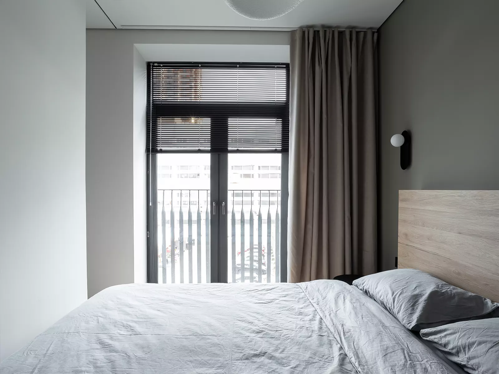 Эргономичные решения и спокойная палитра в интерьере маленькой квартиры для сдачи в аренду — проект студии URAL Interior