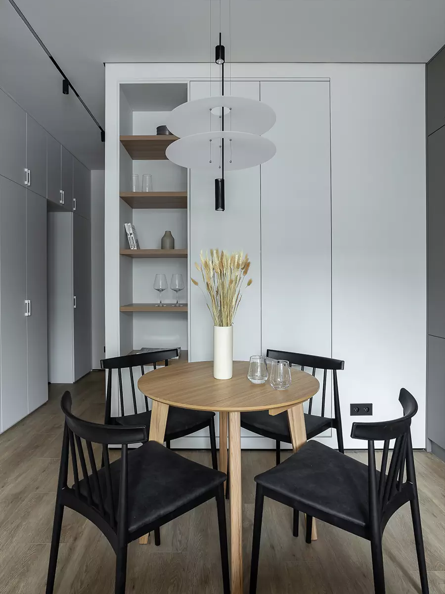 Эргономичные решения и спокойная палитра в интерьере маленькой квартиры для сдачи в аренду — проект студии URAL Interior