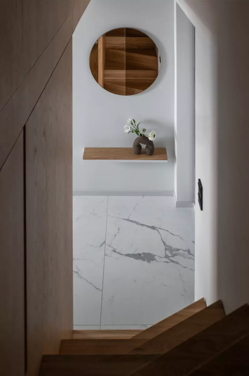 Дополнительный этаж и бетонные поверхности в интерьере небольшой московской квартиры – проект Наталии Рыбаковой