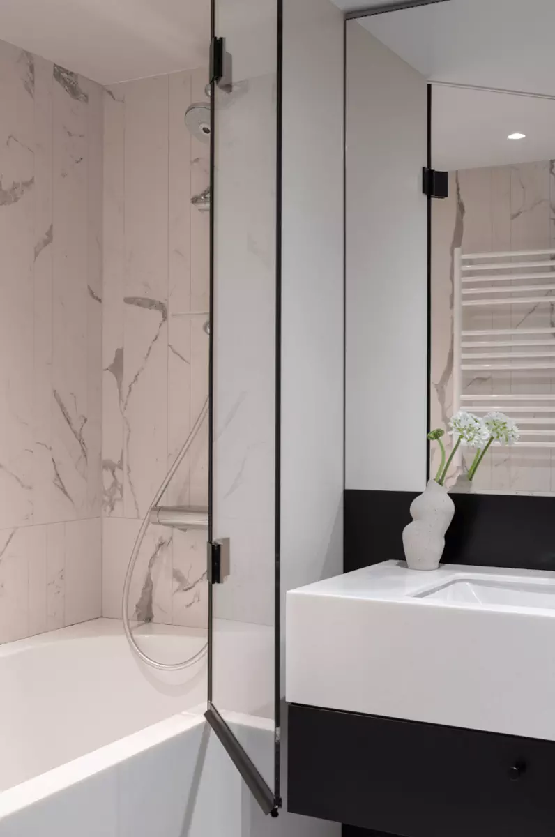 Дополнительный этаж и бетонные поверхности в интерьере небольшой московской квартиры – проект Наталии Рыбаковой