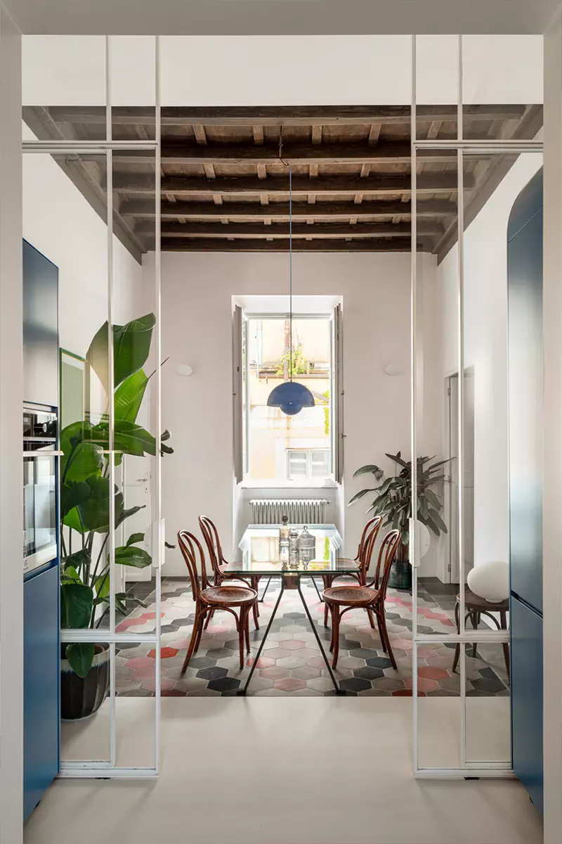 Отголоски старины и современные материалы в интерьере римской квартиры — проект студии PUNTO ZERO