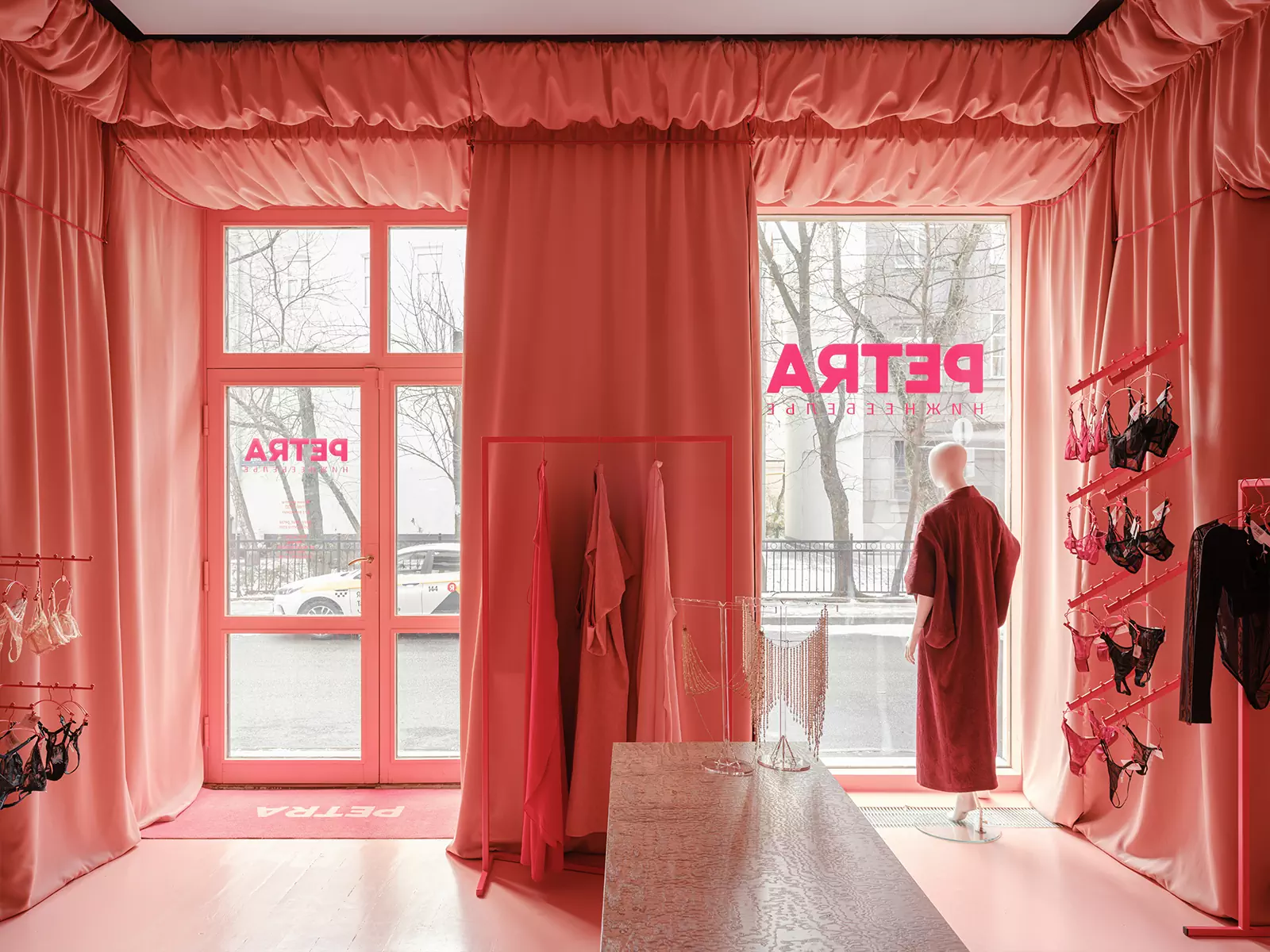 В розовом цвете: интерьер магазина бельевого бренда с азиатским характером — проект бюро Figura A
