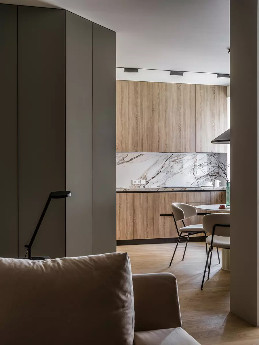 Строгие линии и минималистичная цветовая гамма в интерьере семейной квартиры — проект архитектурной студии FORMA