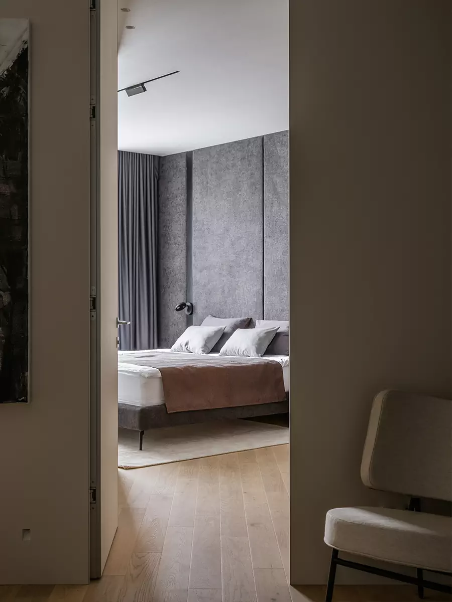 Строгие линии и минималистичная цветовая гамма в интерьере семейной квартиры — проект архитектурной студии FORMA