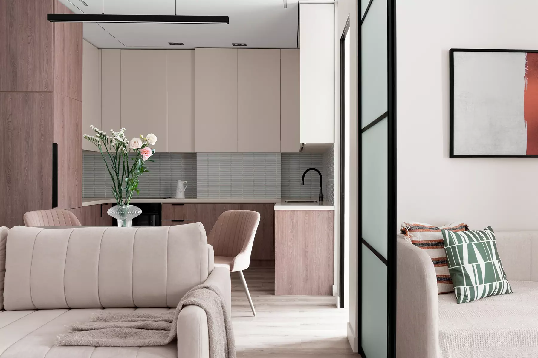 Умиротворенный интерьер квартиры в Алматы с функциональными перегородками — проект Яздурсун Хождабердыевой