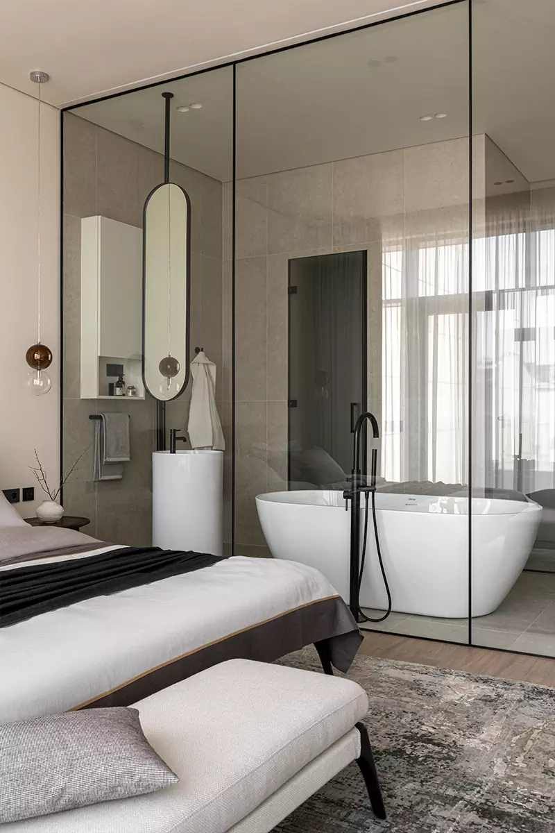 Гипсовые акценты и обилие дерева в интерьере большой квартиры напротив Кремля — проект Елены Потемкиной