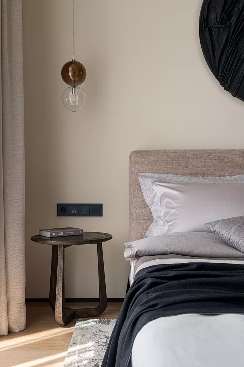 Гипсовые акценты и обилие дерева в интерьере большой квартиры напротив Кремля — проект Елены Потемкиной