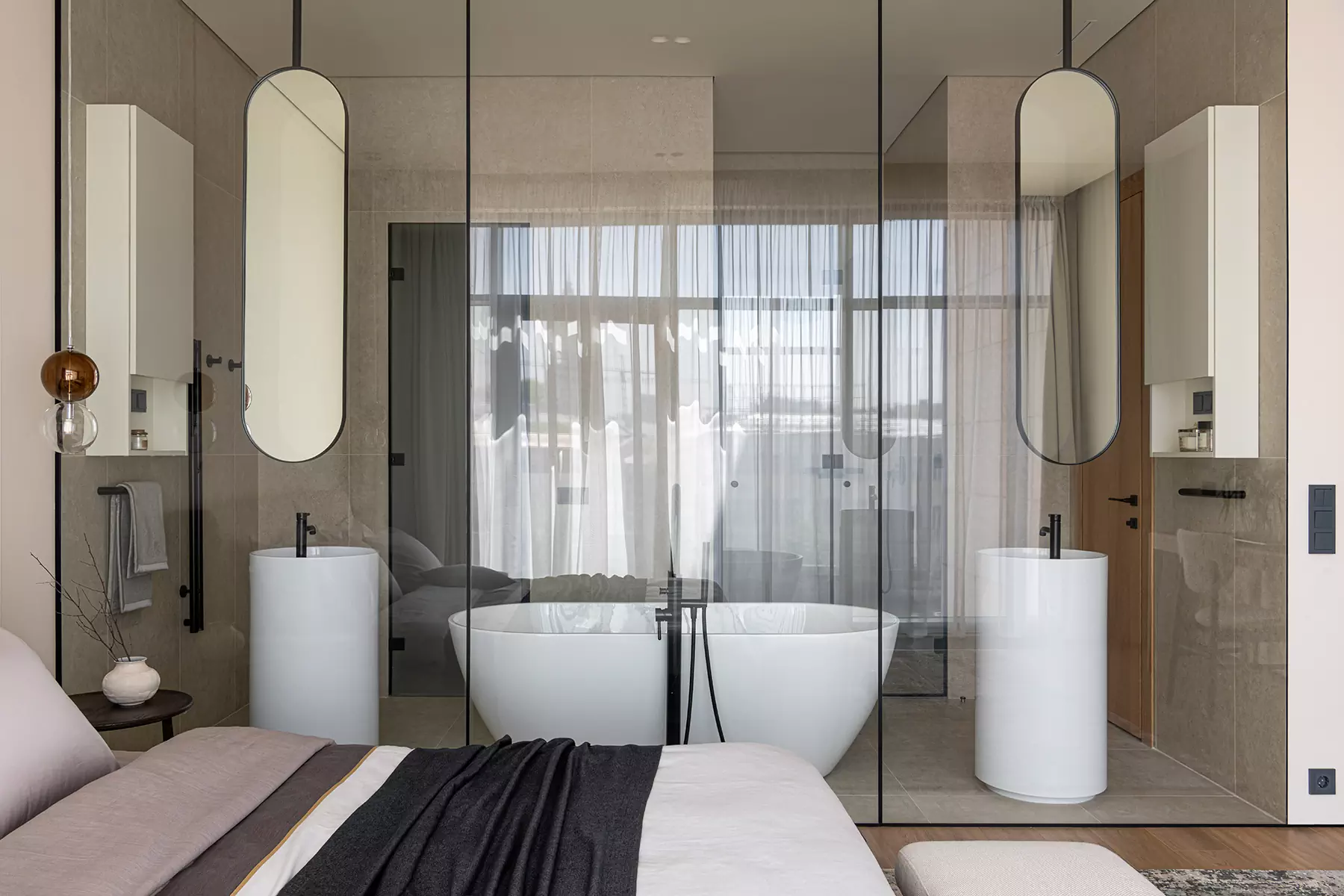 Гипсовые акценты и обилие дерева в интерьере большой квартиры напротив Кремля — проект Елены Потемкиной