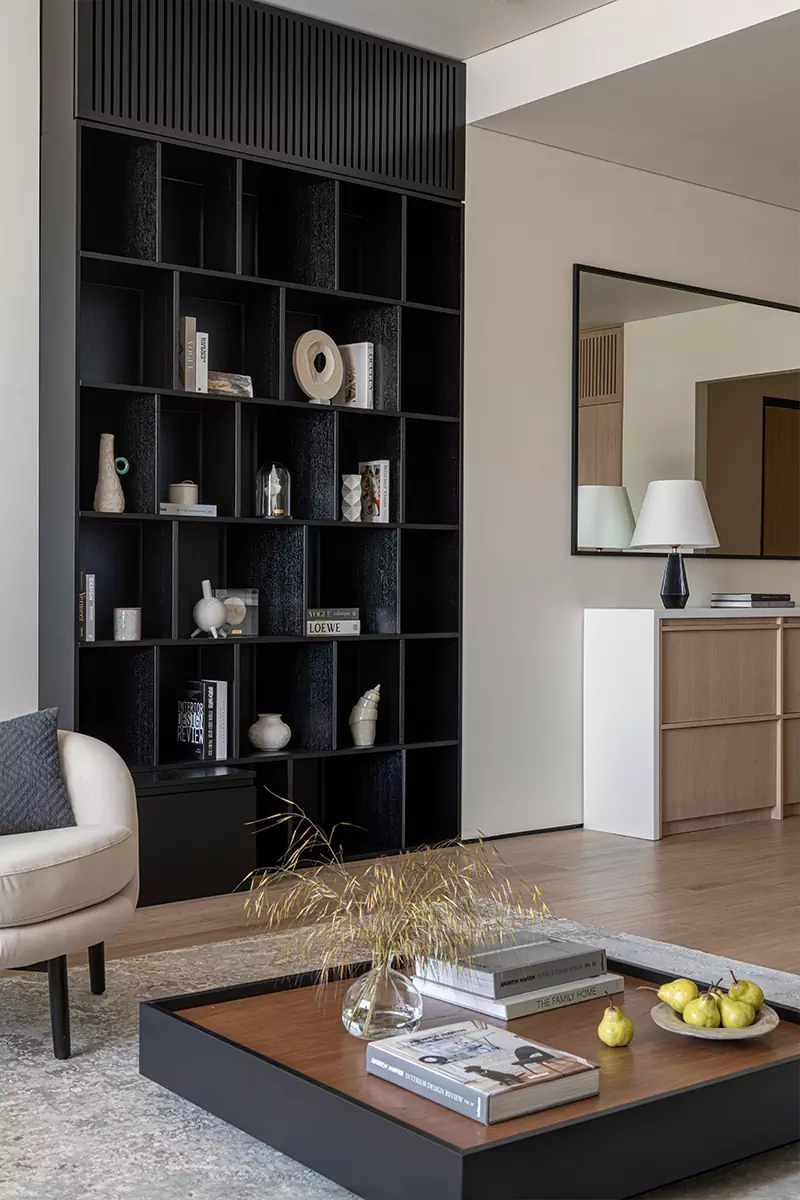 Гипсовые акценты и обилие дерева в интерьере большой квартиры напротив Кремля — проект Елены Потемкиной