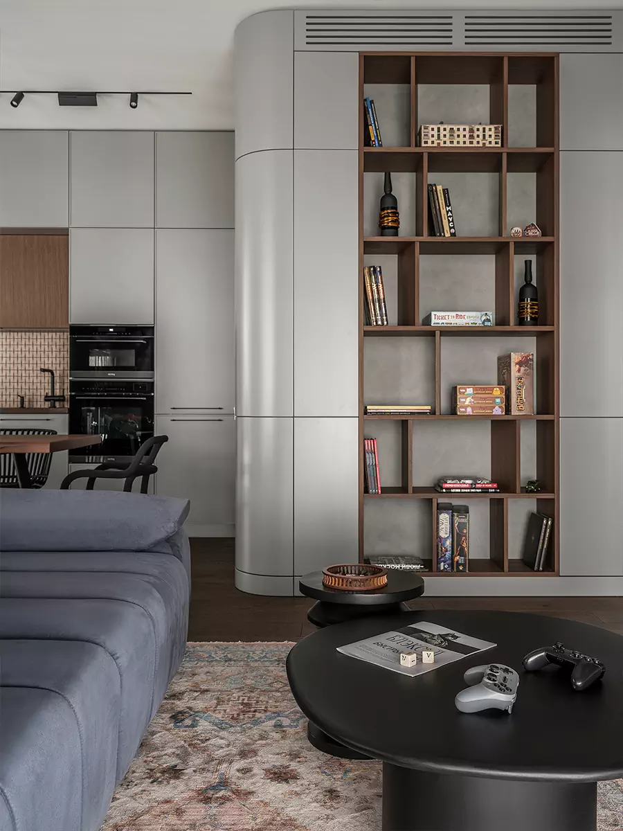 Уютные зоны отдыха и продуманные световые сценарии в интерьере квартиры для молодого человека — проект Дарьи Сатиной