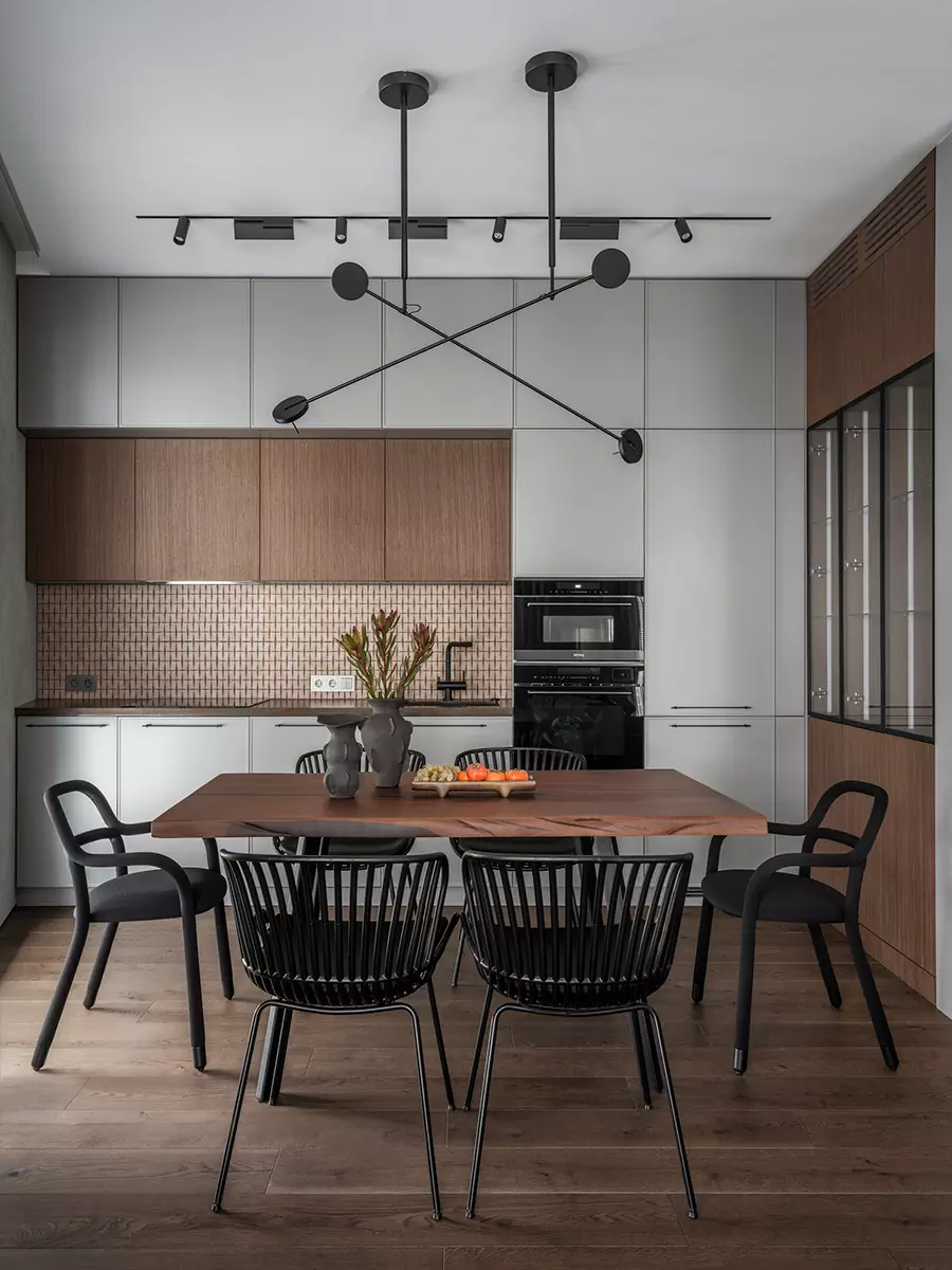 Уютные зоны отдыха и продуманные световые сценарии в интерьере квартиры для молодого человека — проект Дарьи Сатиной