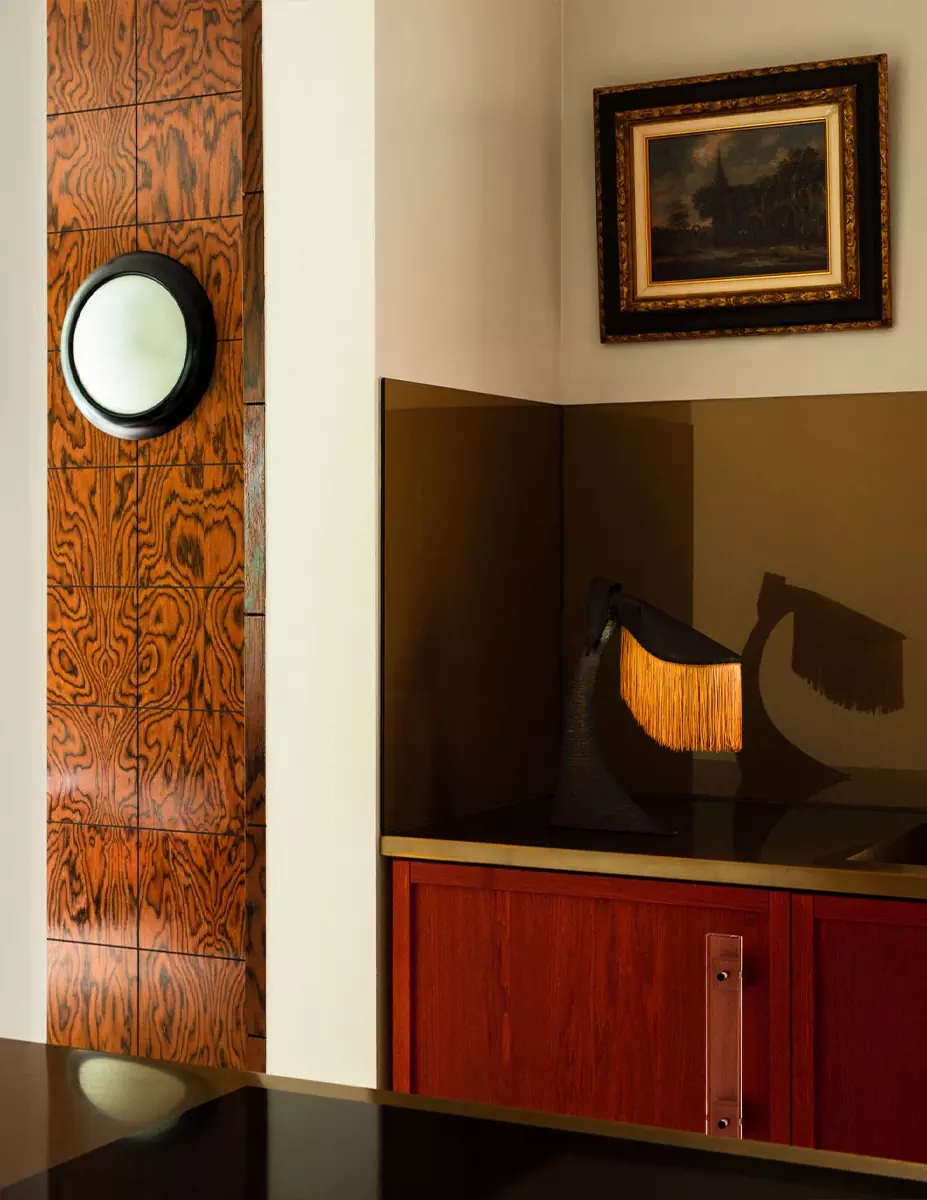 Безупречный микс икон дизайна и небанальных фактур в образцовом «доме для коллекционера» — проект DAB Studio