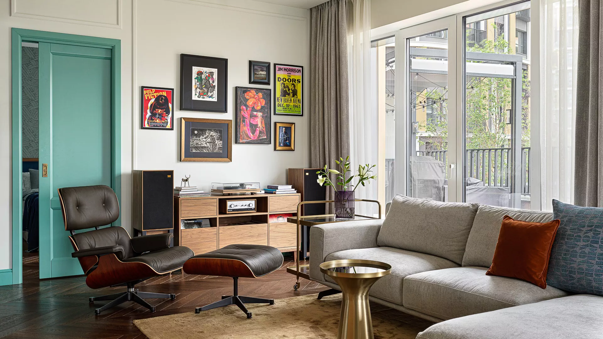 Интерьер екатеринбургской квартиры, вдохновленный стилем mid-century modern — проект студии Mediana Interiors Интерьер екатеринбургской квартиры, вдохновленный стилем mid-century modern — проект студии Mediana Interiors