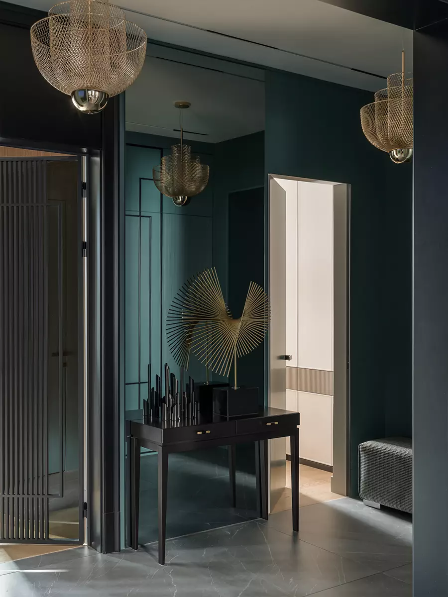 Холодная цветовая палитра и авторская мебель в интерьере с мужским характером — проект Марины Мирасовой