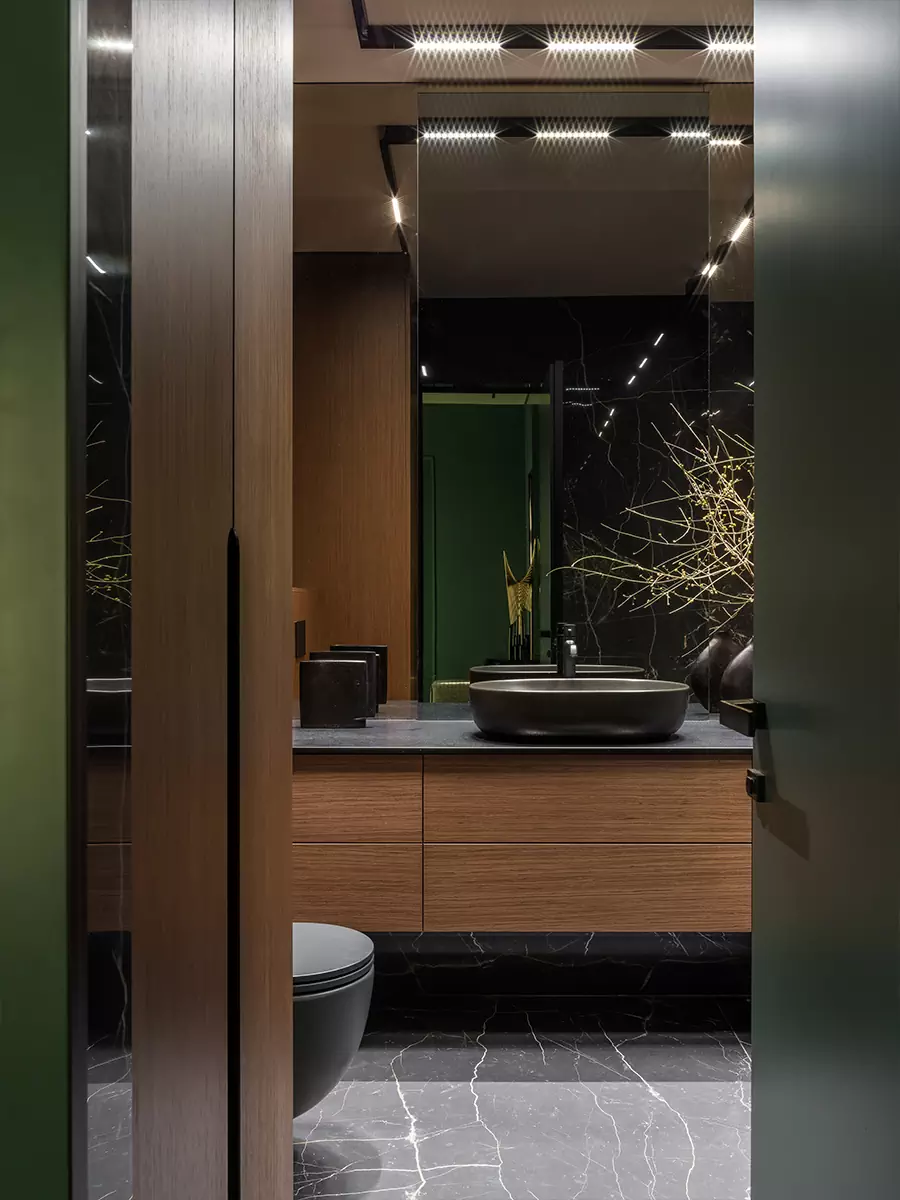 Холодная цветовая палитра и авторская мебель в интерьере с мужским характером — проект Марины Мирасовой