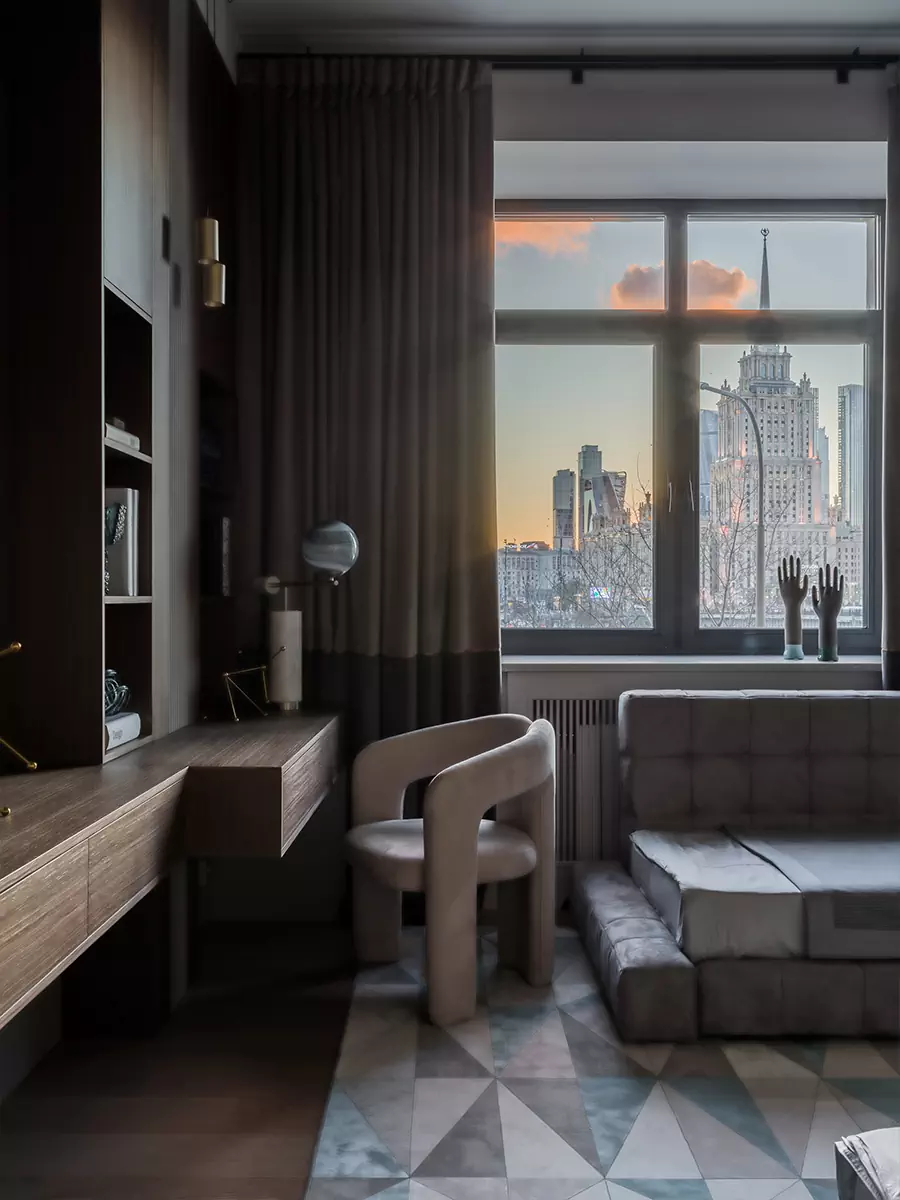 Холодная цветовая палитра и авторская мебель в интерьере с мужским характером — проект Марины Мирасовой