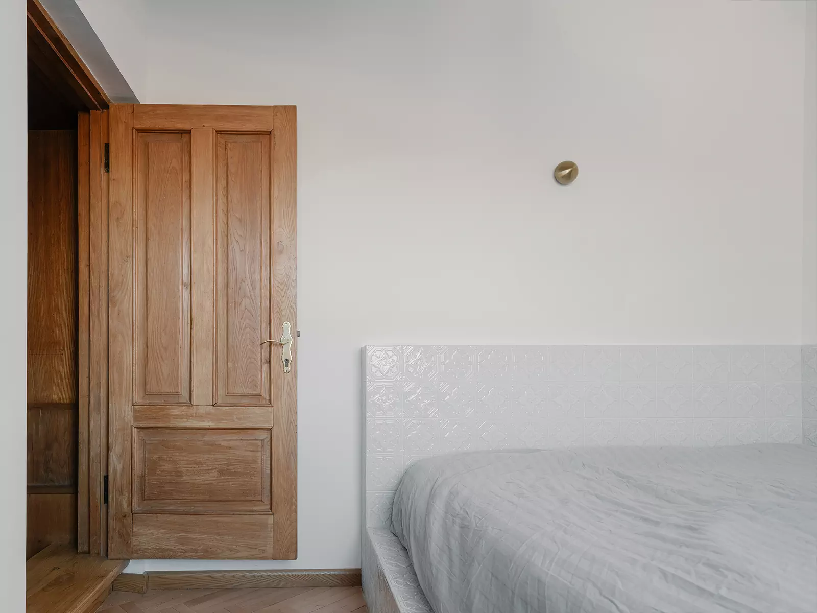 Винтажные детали в интерьере тбилисской квартиры с отдельной мастерской — проект студии 5:00 am