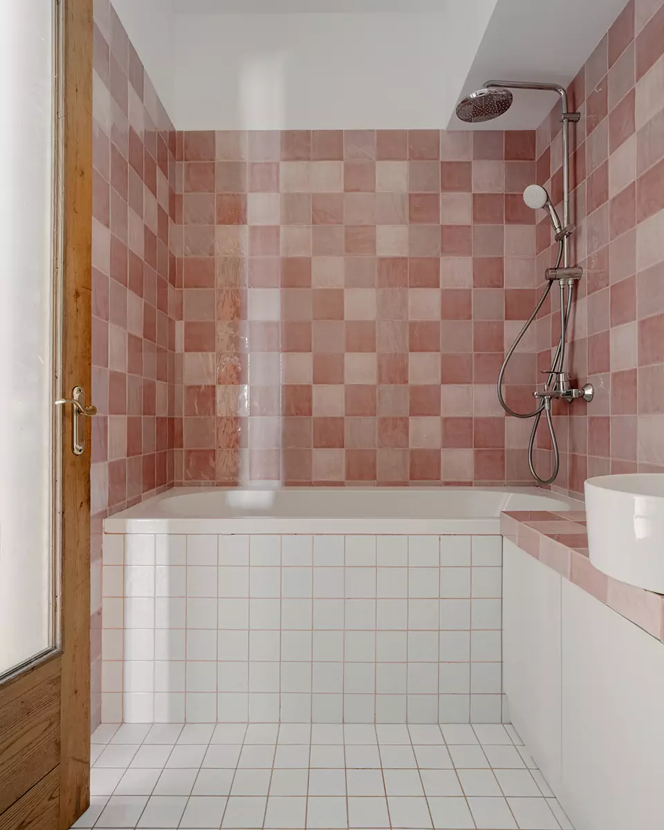 Винтажные детали в интерьере тбилисской квартиры с отдельной мастерской — проект студии 5:00 am