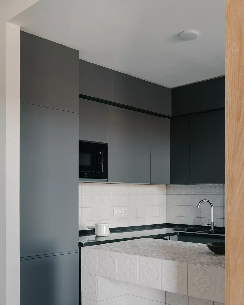 Винтажные детали в интерьере тбилисской квартиры с отдельной мастерской — проект студии 5:00 am