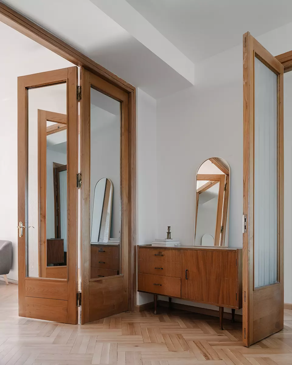 Винтажные детали в интерьере тбилисской квартиры с отдельной мастерской — проект студии 5:00 am