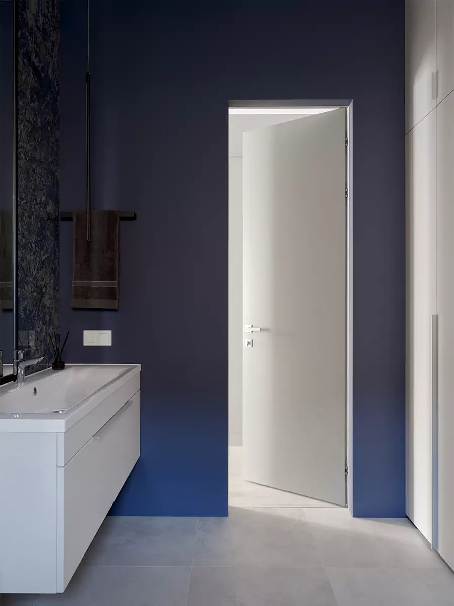 Четкая геометрия и перегородки из тонированного стекла в интерьере частного дома — проект студии YUMMY interior