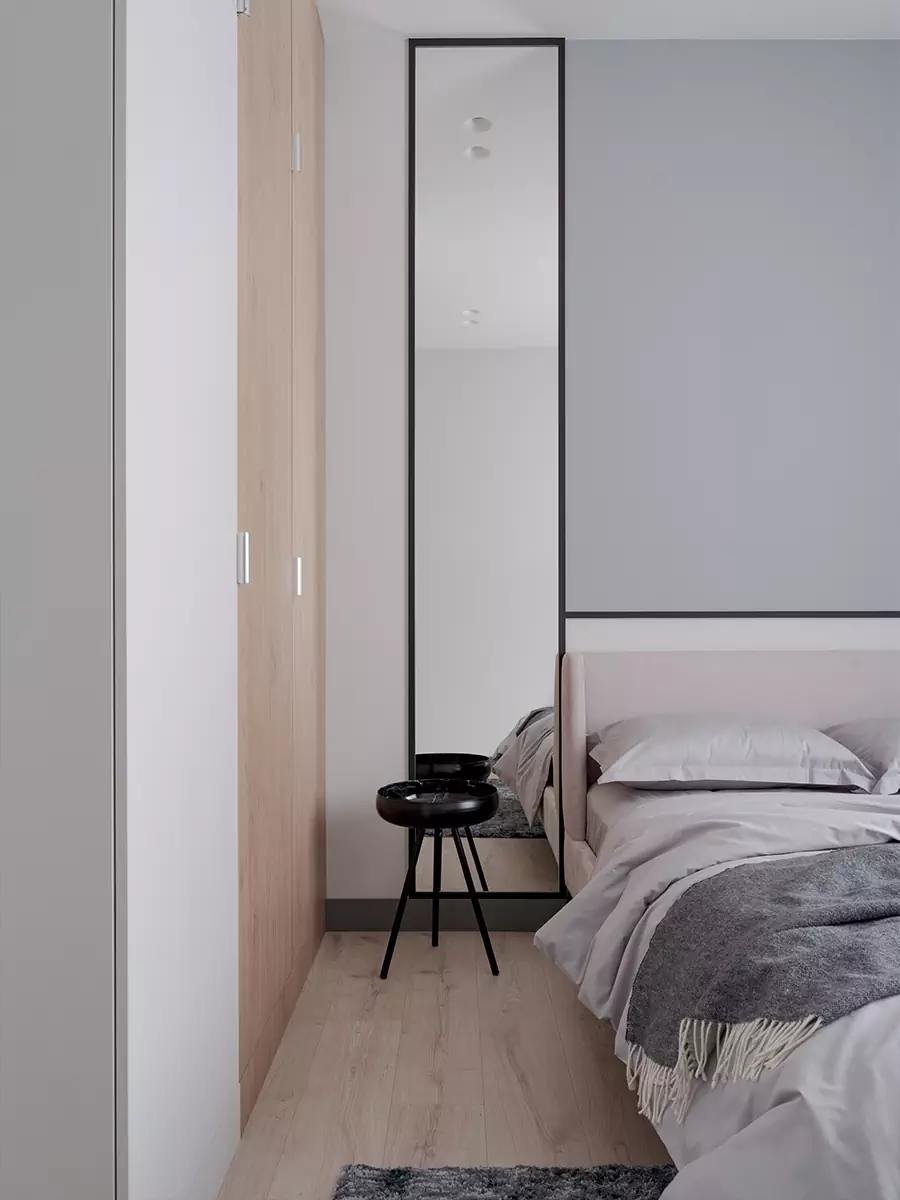 Четкая геометрия и перегородки из тонированного стекла в интерьере частного дома — проект студии YUMMY interior