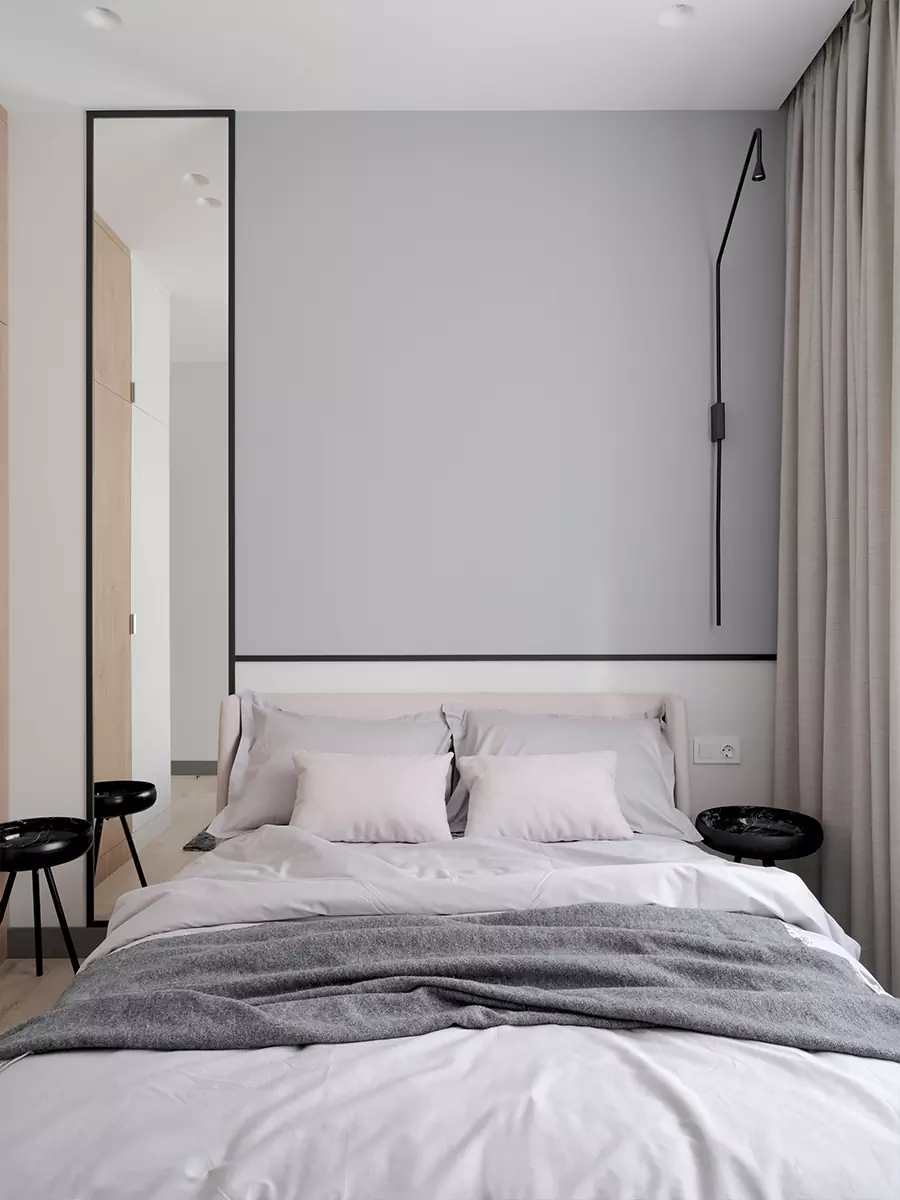 Четкая геометрия и перегородки из тонированного стекла в интерьере частного дома — проект студии YUMMY interior