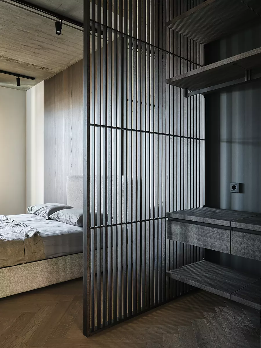 Необычный деревянный потолок и ритмичные рейки в медитативном интерьере квартиры — проект Валентины Агейкиной