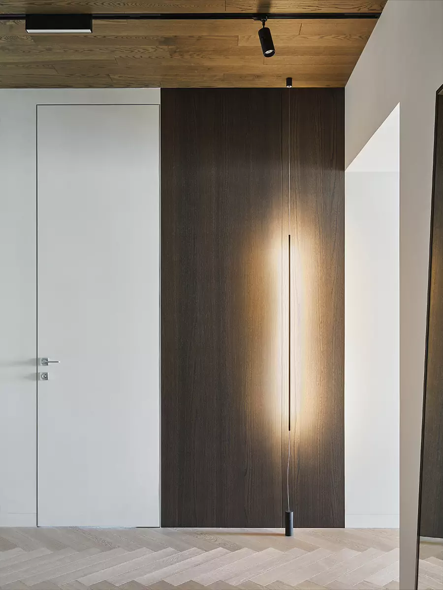 Необычный деревянный потолок и ритмичные рейки в медитативном интерьере квартиры — проект Валентины Агейкиной