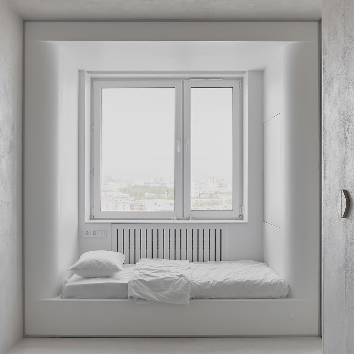 Ритмичные пилоны, зеркала и предметы собственного производства в интерьере екатеринбургской квартиры – проект студии А77