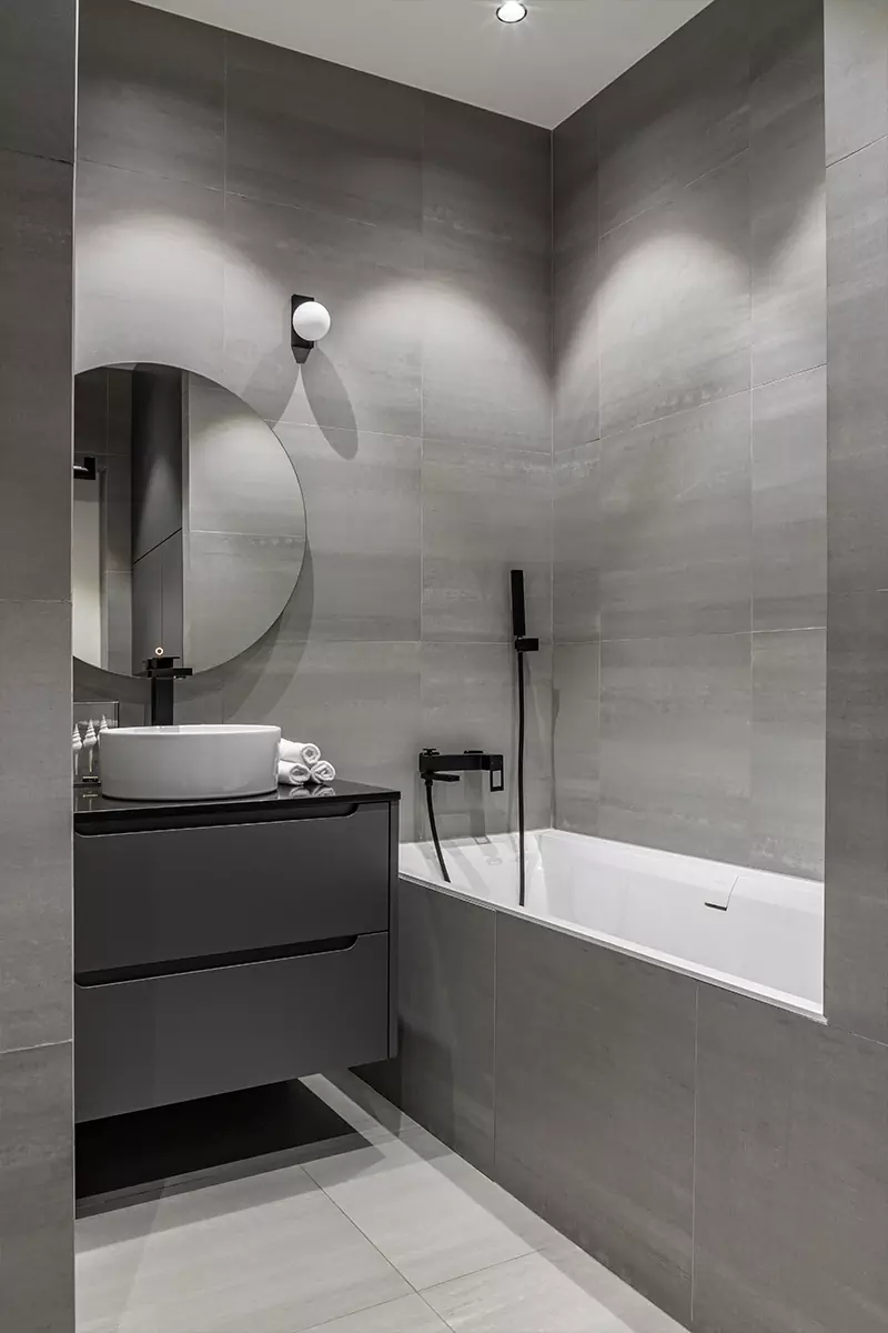 Современное искусство и зонирование цветом в интерьере квартиры с уединенной библиотекой — проект Фариды Яковлевой