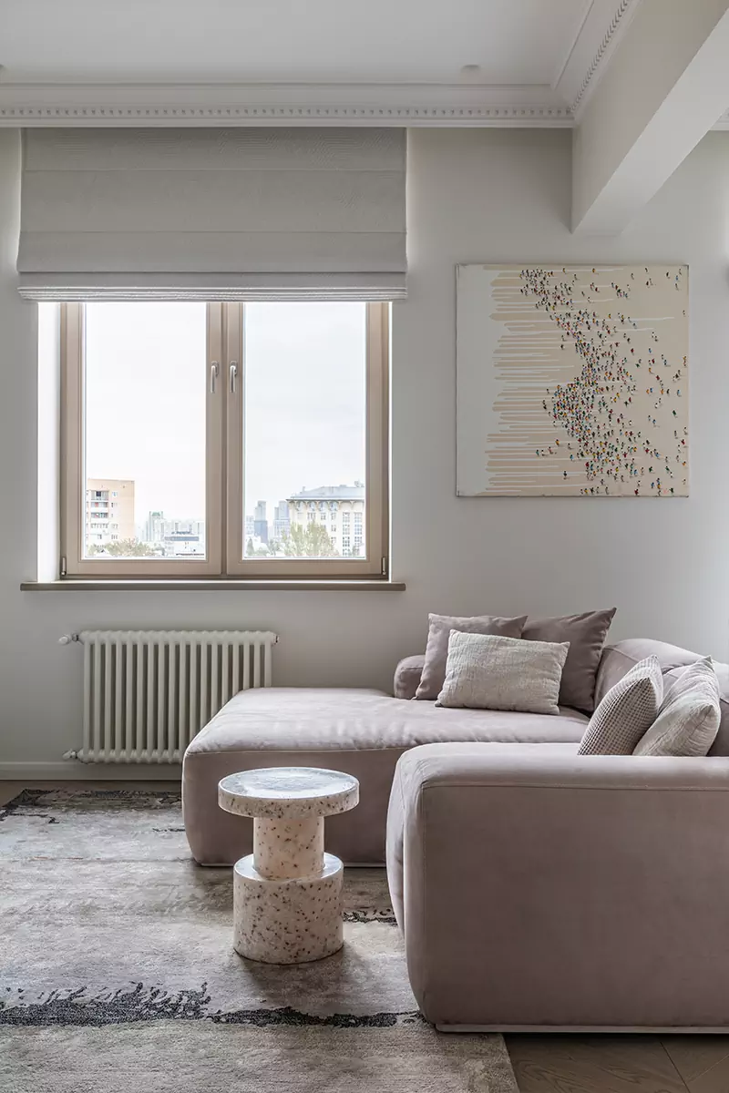 Современное искусство и зонирование цветом в интерьере квартиры с уединенной библиотекой — проект Фариды Яковлевой