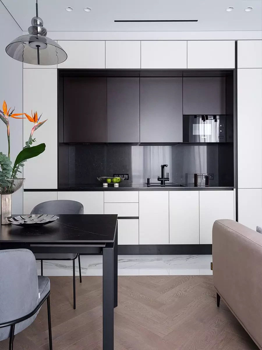 Динамичный интерьер квартиры, построенный на цветовых контрастах — проект Юлии Красниковой