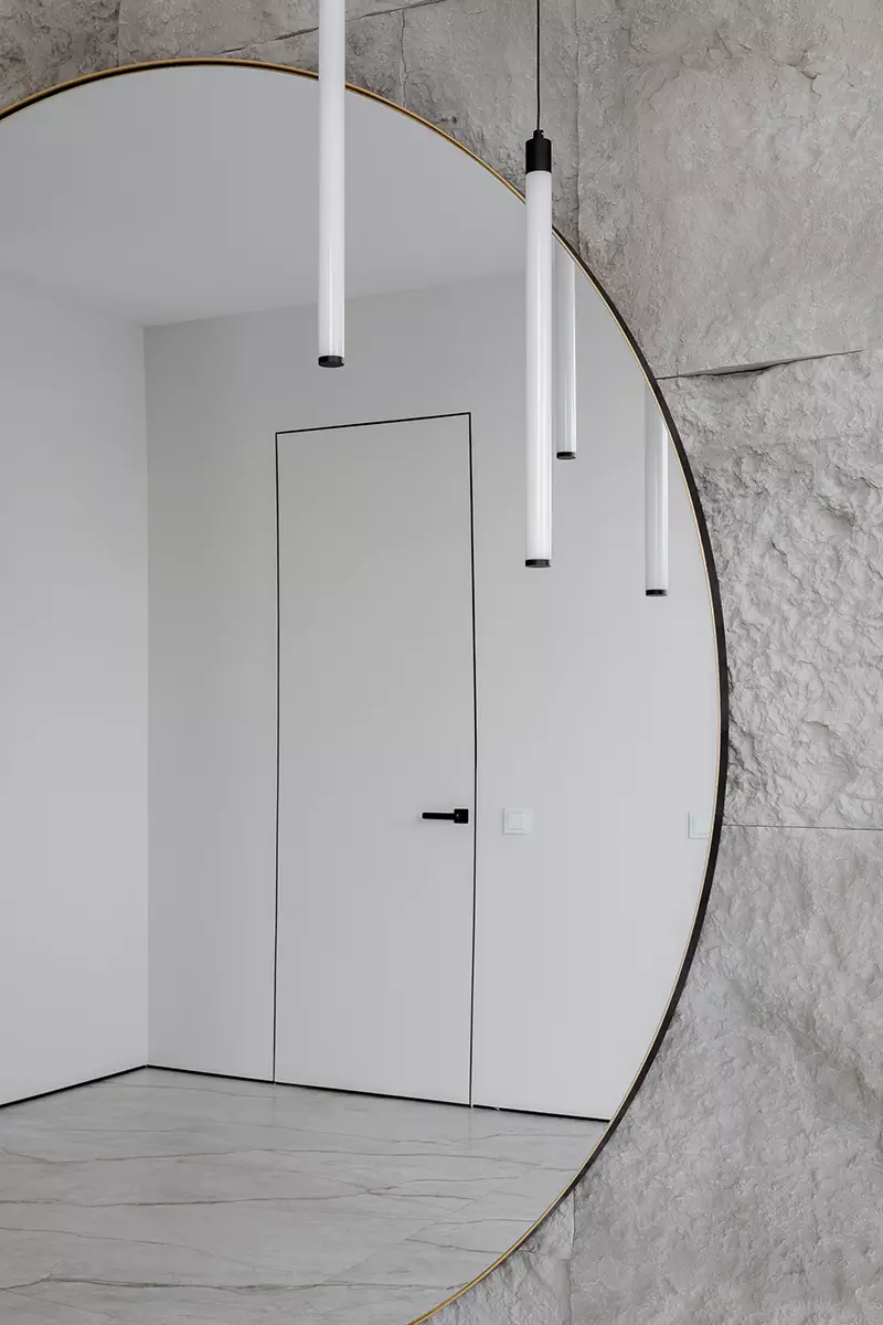 Торжественный интерьер загородного дома с графичными деталями и натуральным мрамором – проект Бюро EgoDesignStudio