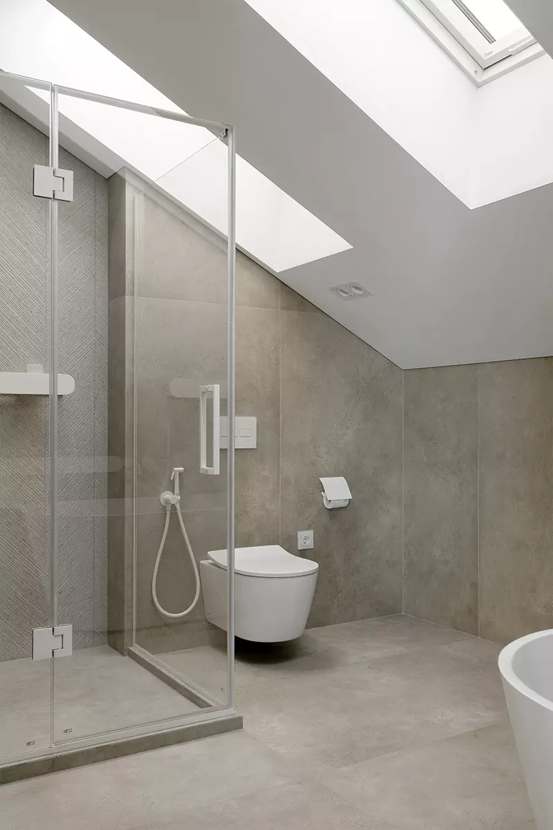 Торжественный интерьер загородного дома с графичными деталями и натуральным мрамором – проект Бюро EgoDesignStudio