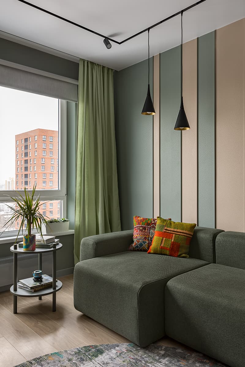 Графичные постеры и сдержанные краски в интерьере квартиры для инженера — проект Дарьи Дубинкиной